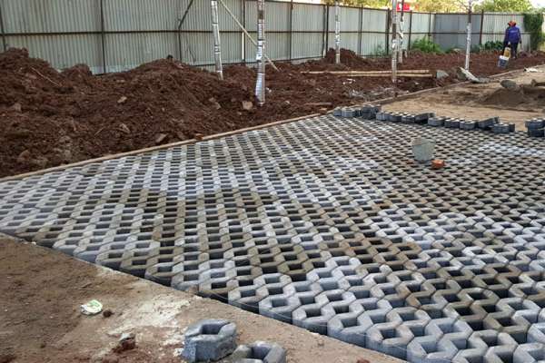 Chuan bi cot nen de lat gach trong co